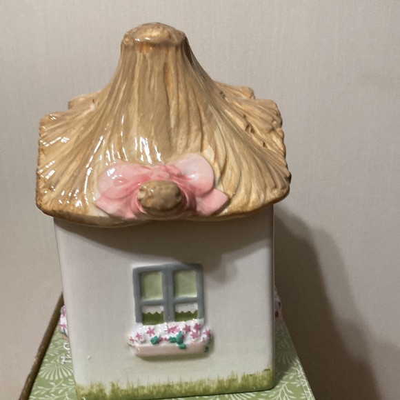 CIRCLE OF KINDNESS DOOLAN STREET COTTAGE STORAGE JAR - Picture 2 of 16